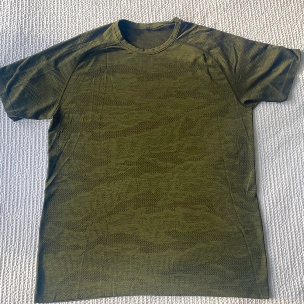 Lulu lemon - Metal vent tech - size large - good condition